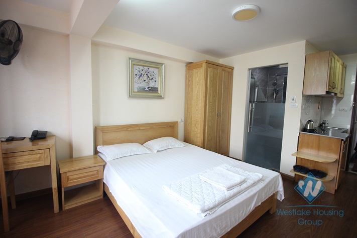 Low-cost studio in high floor, Tran Duy Hung street, Ha Noi, for rent: neat and comfortable